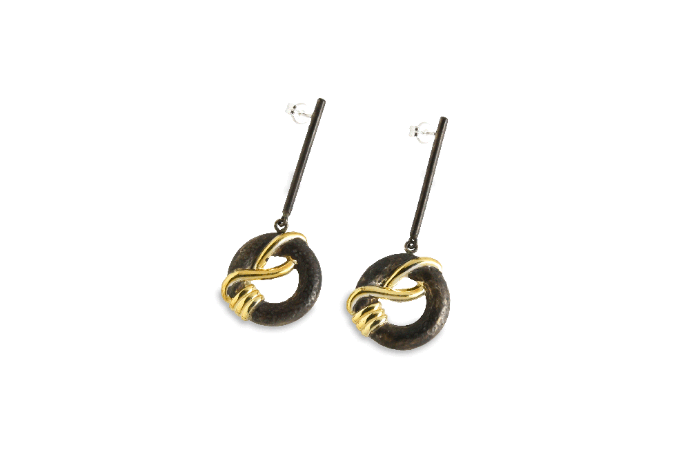 Σκουλαρίκια σε ασήμι 925° οξειδωμένα μαύρα και επίχρυσα  με Γούρι 2018, ΑΕΝΑΟΝ κρεμαστά με μακρύ ίσιο στέλεχος