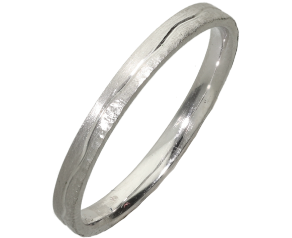 Βέρες Γάμου λευκόχρυσες 14Κ, Βέρα χειροποίητη πλακέ ματ με κάθετο γραμμωτό σχέδιο και κυματιστή γραμμή