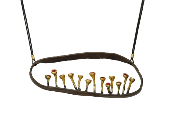 Κολιέ σε δίχρωμο ασήμι 925° μαυρισμένο έλασμα με επιχρυσωμένα μοτίφ