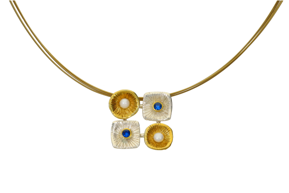 Κολιέ σε ασήμι 925° με 2 κυκλικά επιχρυσωμένα μοτίφ με μαργαριτάρια και 2 τετράγωνα ασημένια μοτι με ζιργκόν