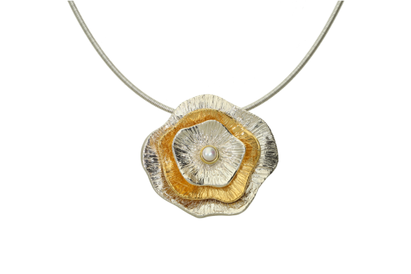 Κολιέ σε διχρωμο ασήμι 925° νούφαρο με μαργαριτάρι