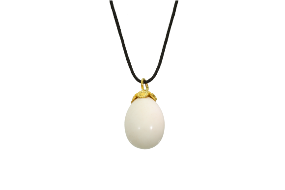 Μενταγιόν Αυγό από λευκή πέτρα με δέσιμο 