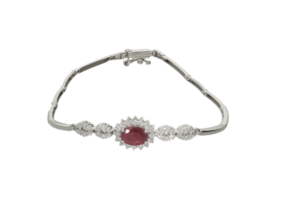 Βραχιόλι σε λευκόχρυσο 18K στελεχωτό με Ροζέτα Οβάλ 9/11χιλ στο κέντρο και τέσσερα οβαλάκια με διαμάντια και ρουμπίνι.