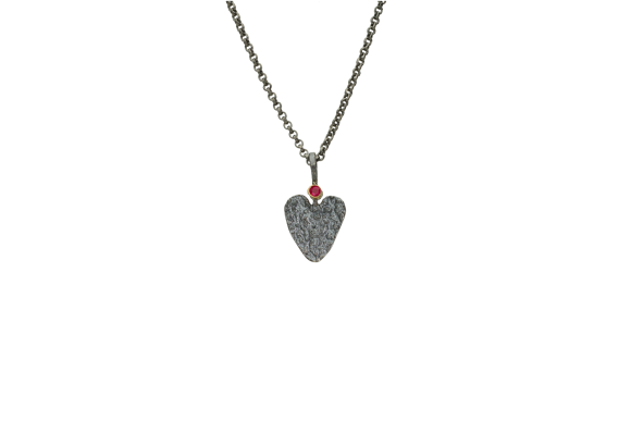 Κολιέ σε ασήμι και χρυσό 18Κ καρδία με ρουμπίνι