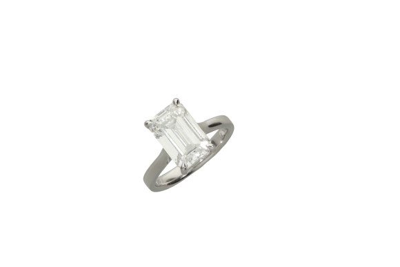 Δαχτυλίδι σε λευκόχρυσο 18Κ μονόπετρο με Lab Diamond emerald cut, 5.04 cts IGI certificate  